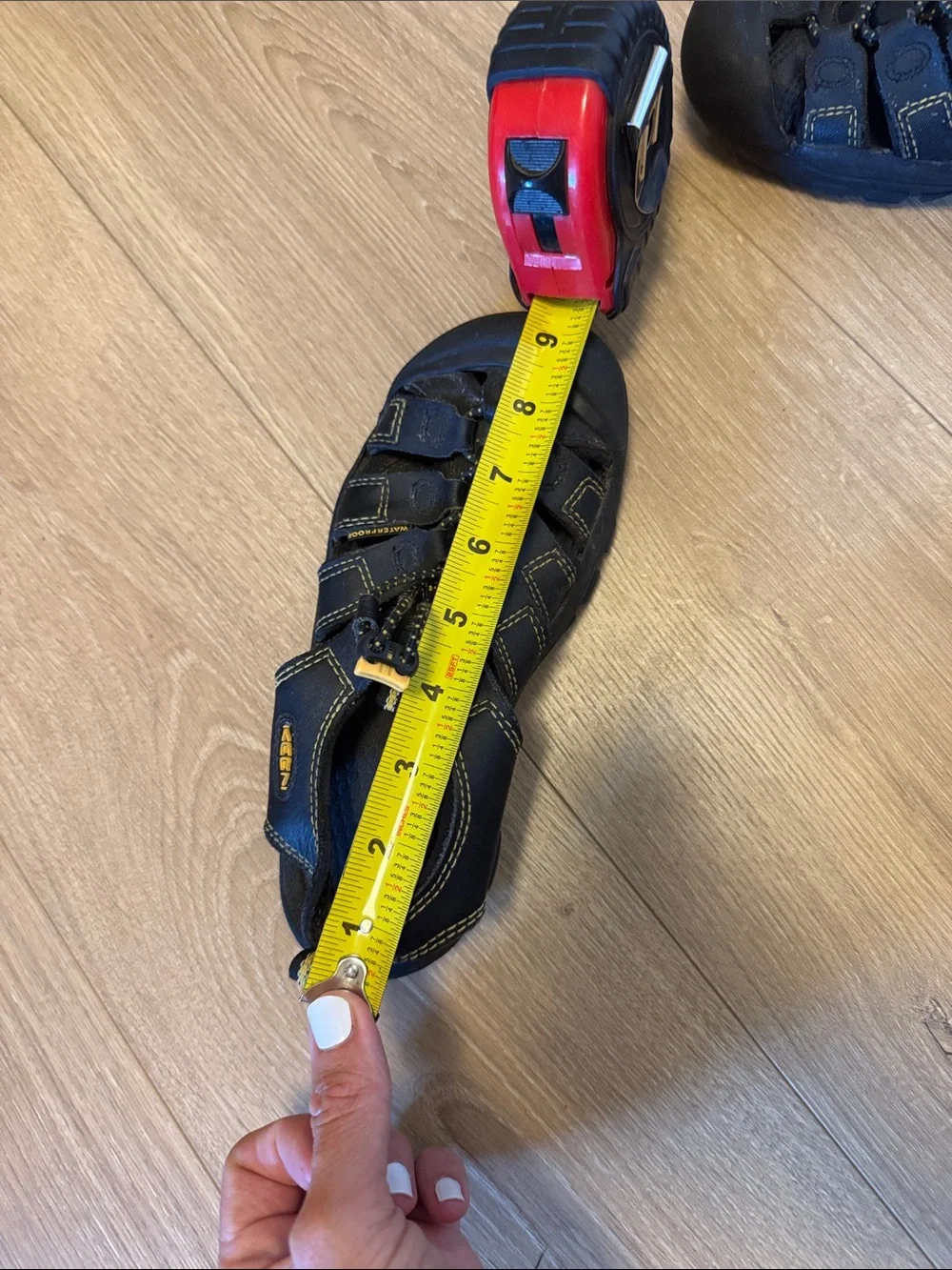 Keen Newport H2 youth Black and Yellow Water Shoes size 6